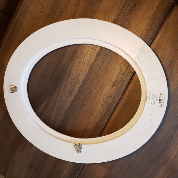 NWT White Oval Picture Frame - Picture 3 of 4
